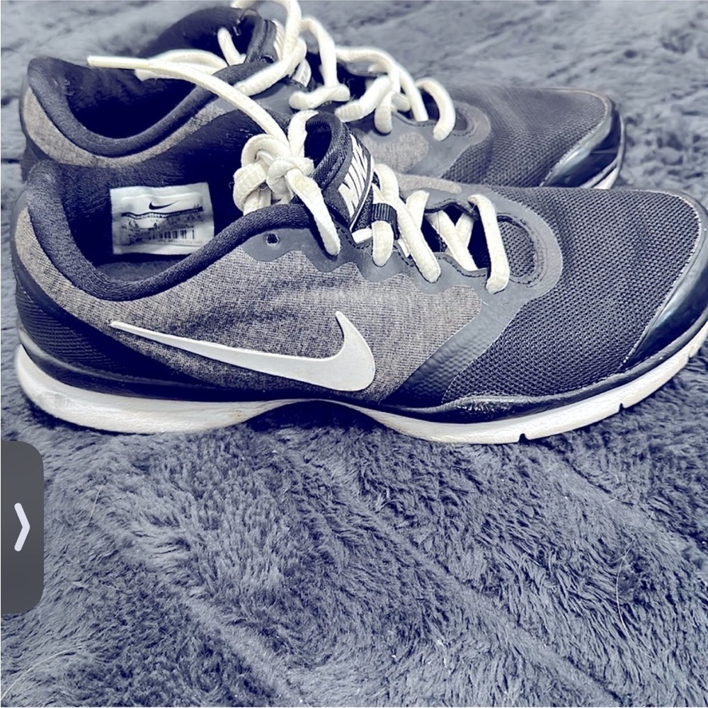 Nike Women’s Training Black and White Elite Shoes - Size 6.5 EUC
